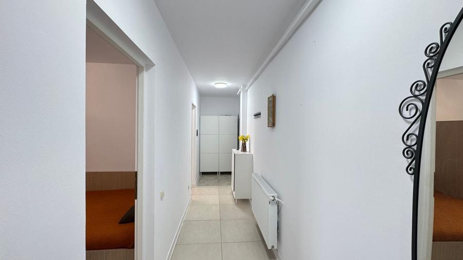 Apartament cu 3 camere semidecomandat, mobilat în Gruia
