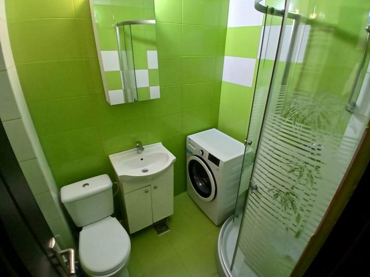 Apartament cu 2 camere semidecomandat, mobilat în Podul de Fier