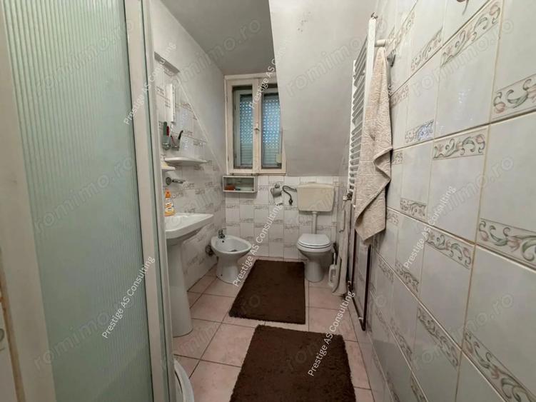 Casă cu 8 camere cu Canalizare în Elisabetin