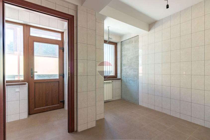 Casă individuală cu 6 camere cu Teren 235 Mp în Ferentari