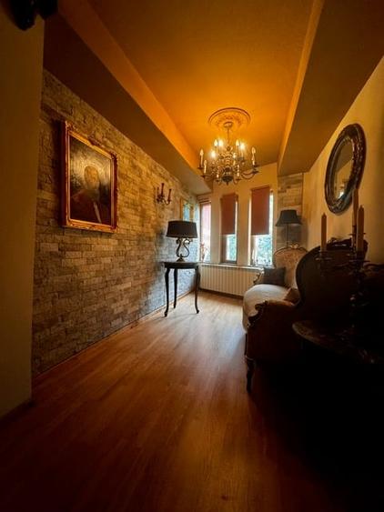 Casă cu 6 camere cu Teren 1576 Mp în Băneasa