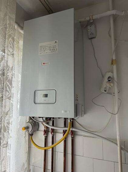 Apartament cu 2 camere semidecomandat în Craiovița Nouă