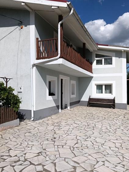 Casă cu 4 camere în Văleni