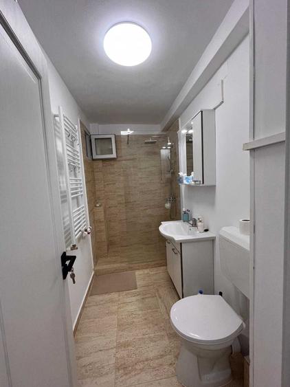 Apartament cu 3 camere semidecomandat în Titan