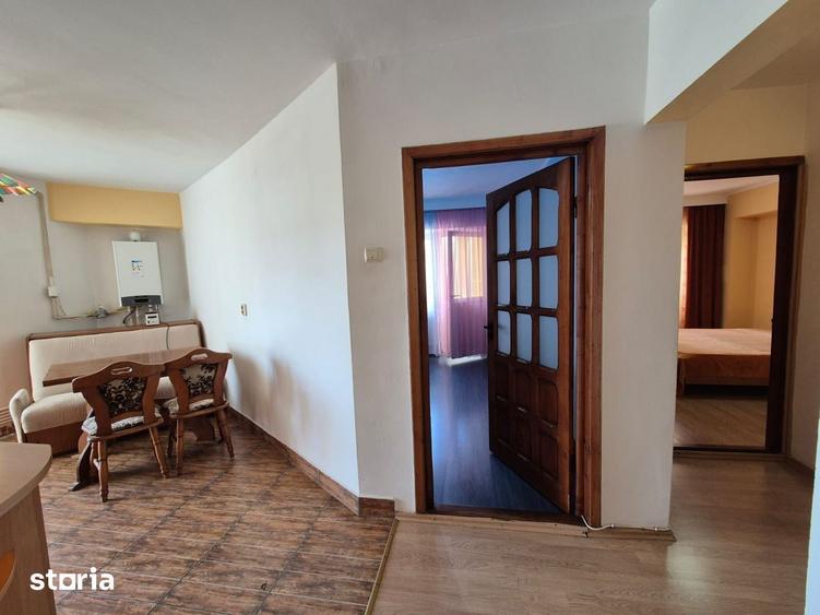 Apartament cu 3 camere decomandat, mobilat în Casa de Cultură