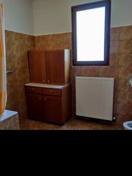 Casă cu 4 camere în Piscu