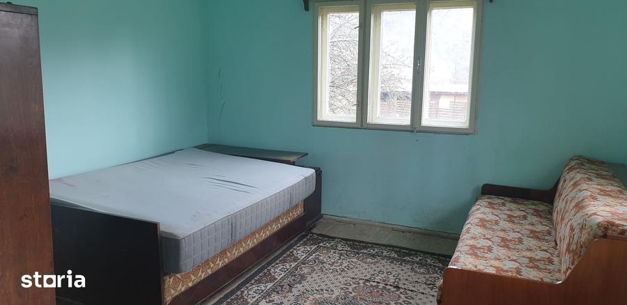Casă cu 2 camere cu Teren 3000 Mp în Zdrapți