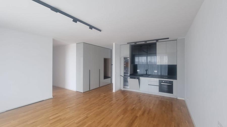 Apartament cu 4 camere decomandat în Băneasa