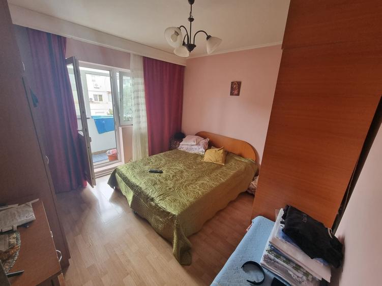Apartament cu 4 camere decomandat, mobilat în Dacia