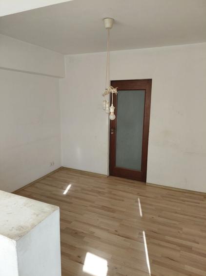 Apartament cu 3 camere decomandat în Titulescu