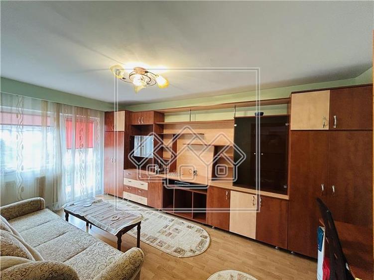 Apartament cu 3 camere decomandat în Valea Aurie