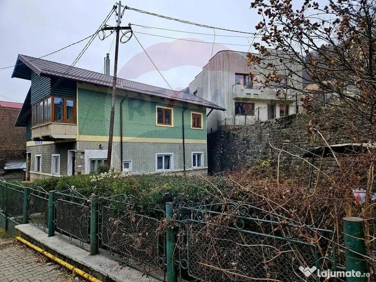 Apartament cu 3 camere decomandat în Calea București