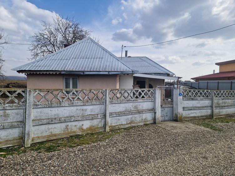 Casă cu 4 camere în Valea Moșneagului