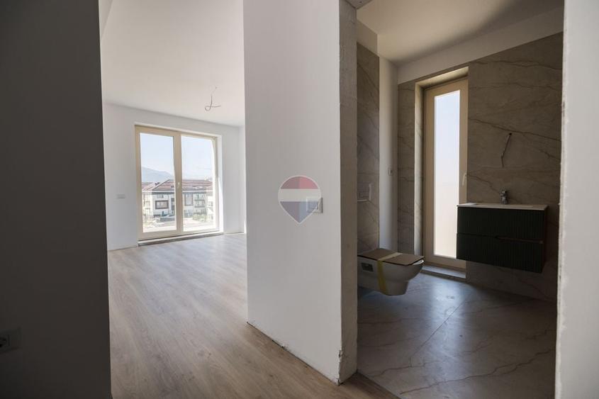 Apartament cu 3 camere decomandat în Tractorul
