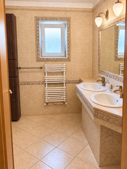 Apartament cu 3 camere decomandat, mobilat în Torontalului