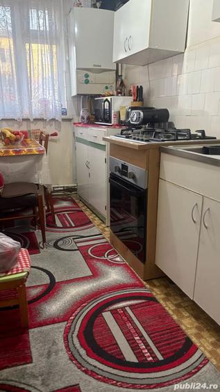 Apartament cu 3 camere semidecomandat în Dărmănești