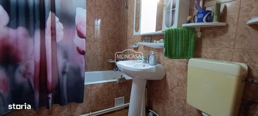 Apartament cu 3 camere decomandat în Central