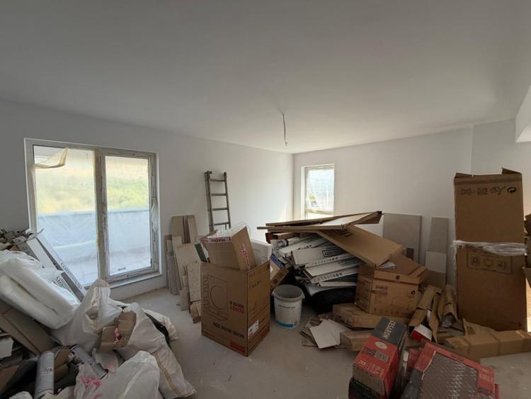 Apartament cu 4 camere semidecomandat în Florești — fotografia 1