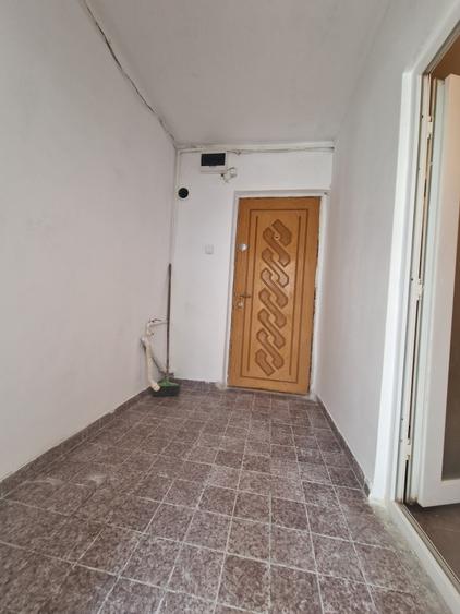 Garsonieră decomandată în Sud