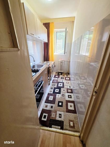 Apartament cu 3 camere nedecomandat în Malu Roșu