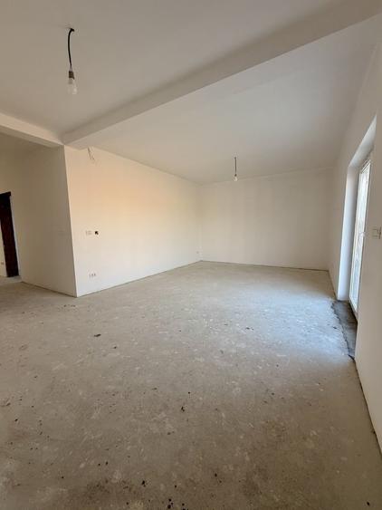 Duplex cu 4 camere cu Canalizare în Giarmata