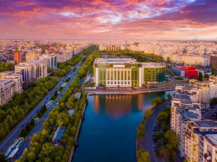 Spațiu comercial, de 600 mp, în P-ța Unirii