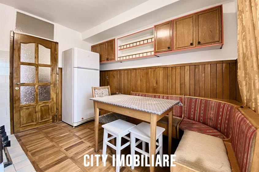 Apartament cu 4 camere decomandat în Semicentral