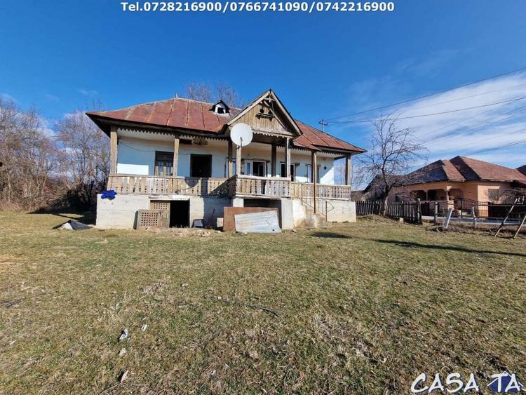 Casă individuală cu 3 camere cu Teren 3346 Mp în Central