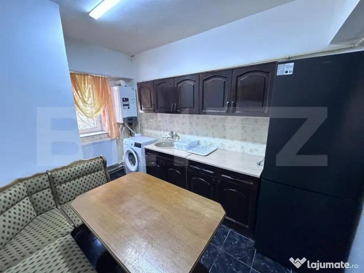 Apartament cu 3 camere semidecomandat în Central