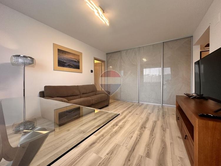 Apartament cu 2 camere semidecomandat, mobilat în Băneasa
