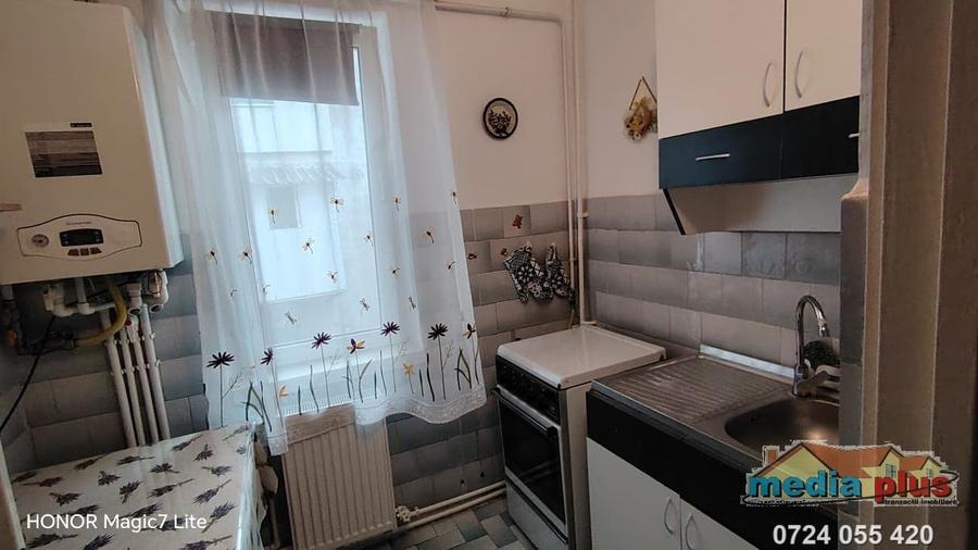 Apartament cu 3 camere semidecomandat în Micro 39