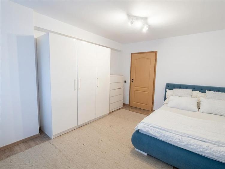 Apartament cu 4 camere decomandat în Central