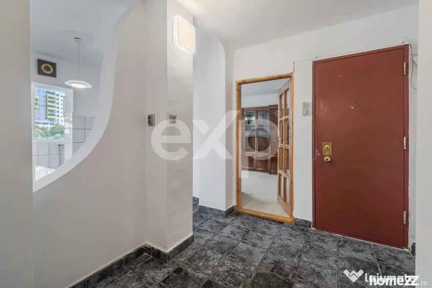 Apartament cu 3 camere decomandat în Lotus