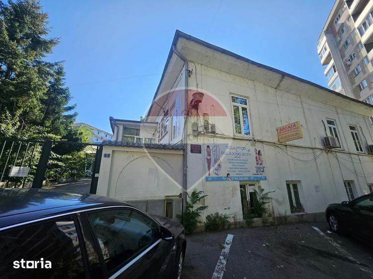 Casă cu 4 camere cu Teren 1302 Mp în Central