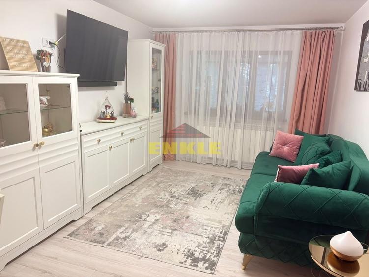 Apartament cu 3 camere decomandat în Central