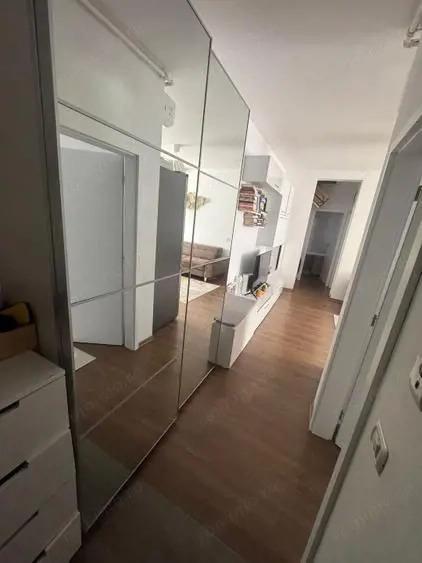 Apartament cu 3 camere semidecomandat în Girocului