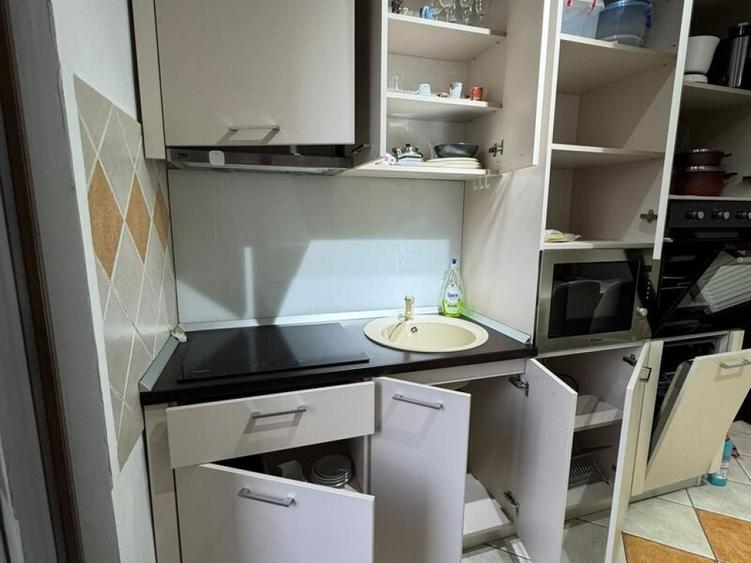 Apartament cu 3 camere decomandat în Calea Victoriei