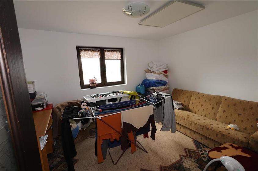 Casă individuală cu 5 camere cu Teren 2795 Mp în Budești