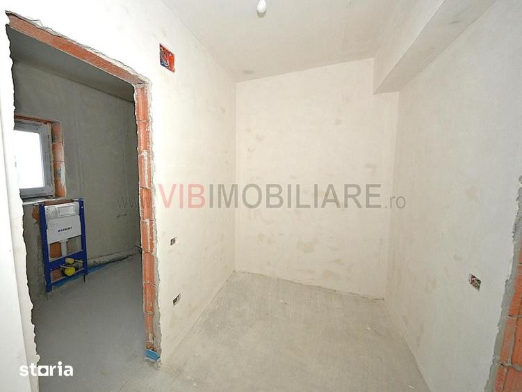 Casă cu 4 camere semidecomandat cu Teren 240 Mp în Central