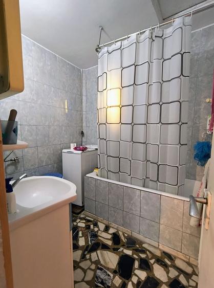 Casă individuală cu 4 camere cu Canalizare în Ana Ipătescu