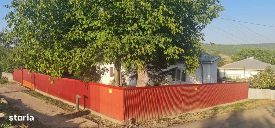 Casă cu 3 camere în Cotu