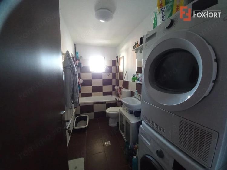 Apartament cu 3 camere semidecomandat în Medicină