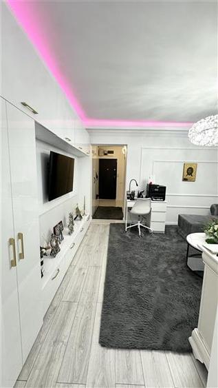 Apartament cu 4 camere semidecomandat, mobilat în Tomis Nord