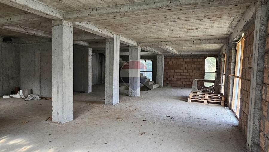 Casă individuală cu 10 camere cu Teren 1055 Mp în Dâmbovicioara