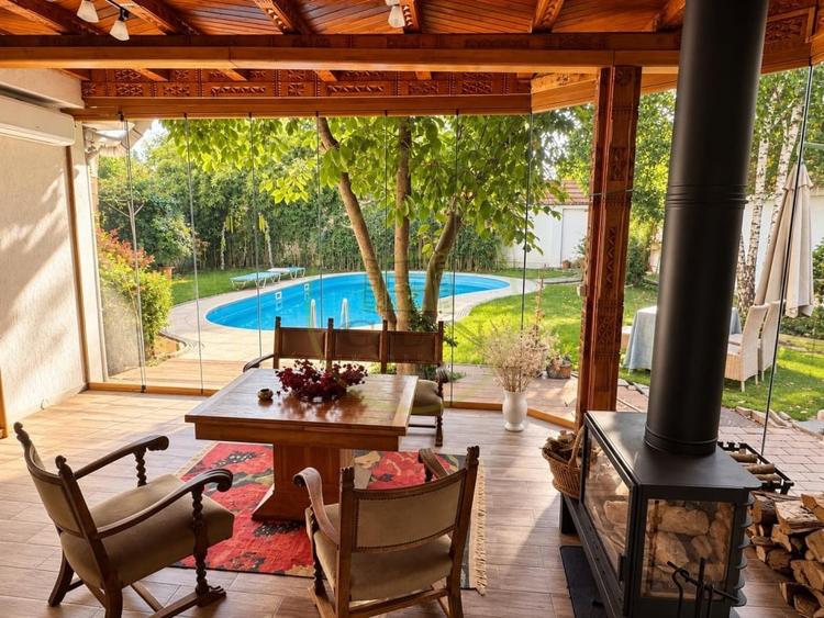 Casă individuală cu 12 camere cu Piscina în Aviației
