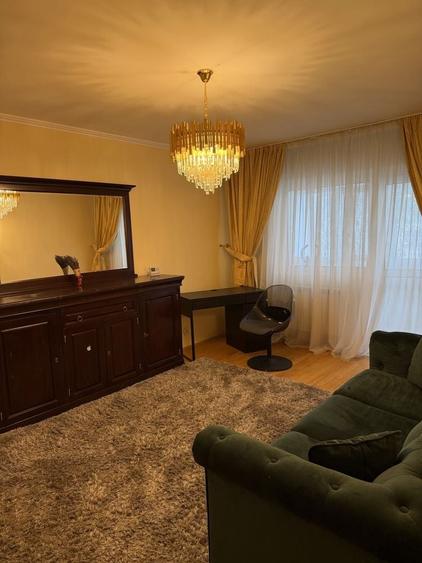 Casă cu 3 camere decomandat în Albești