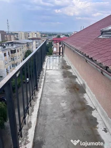 Apartament cu 3 camere decomandat în George Enescu