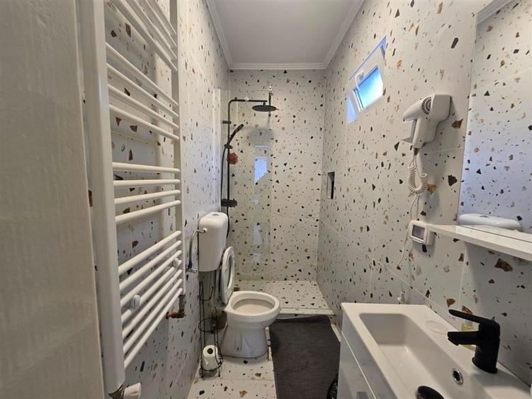 Casă individuală cu 4 camere cu Canalizare în Central