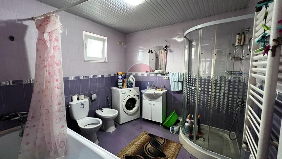 Casă individuală cu 6 camere cu Teren 1220 Mp în Fârțănești
