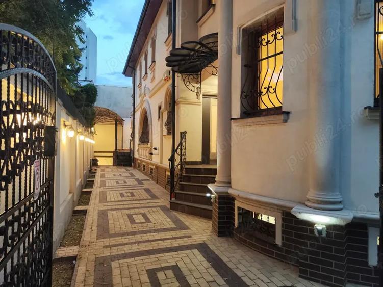 Casă cu 6 camere cu Teren 230 Mp în Titulescu